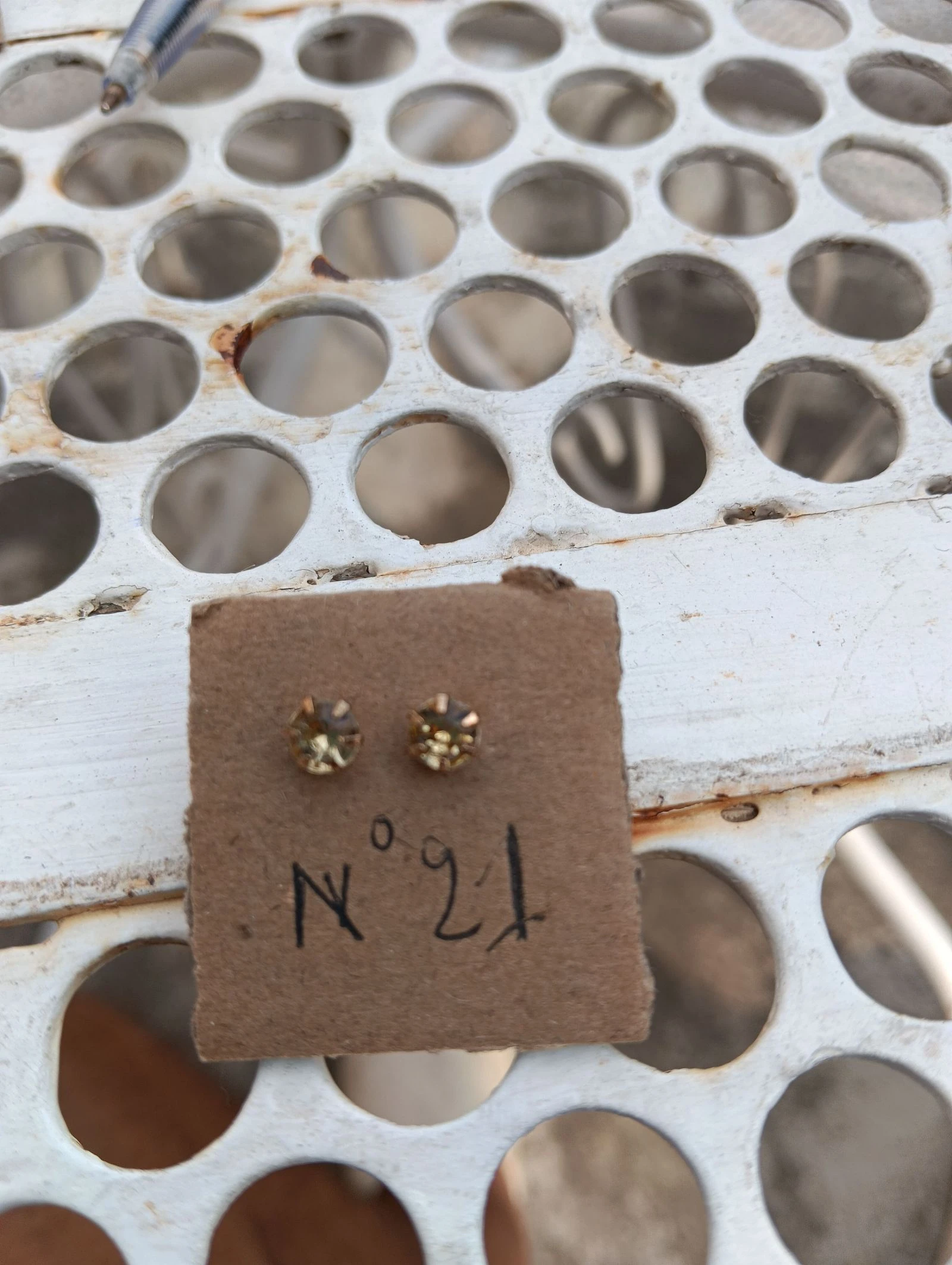 Paire boucle d oreilles strass n 21 neuve 
